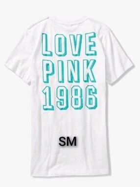NEW SZ SMALL VS PINK CAMPUS TEE.